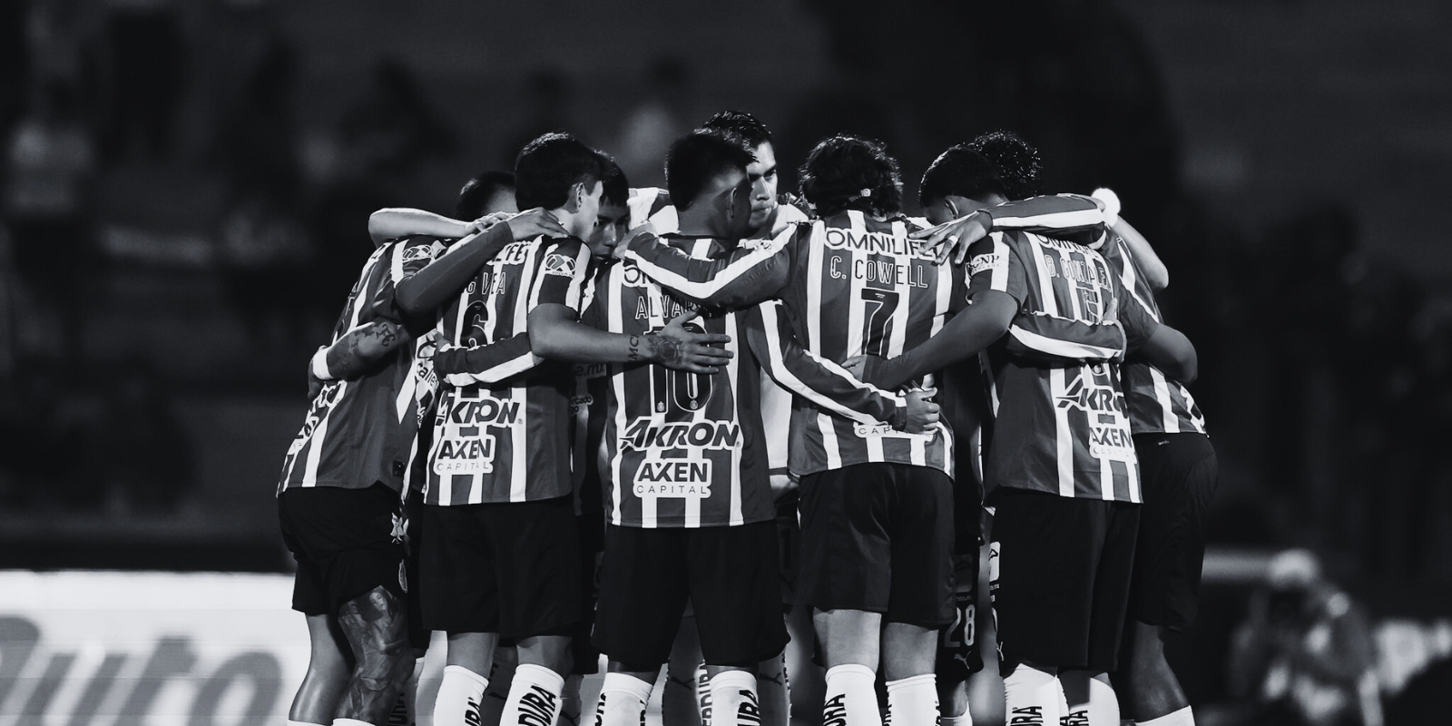 Jugadores previo a partido. Foto: Chivas