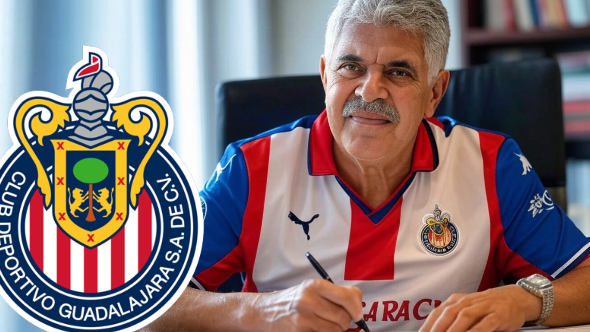 Ricardo Ferretti con la playera de Chivas (Foto: GROK)